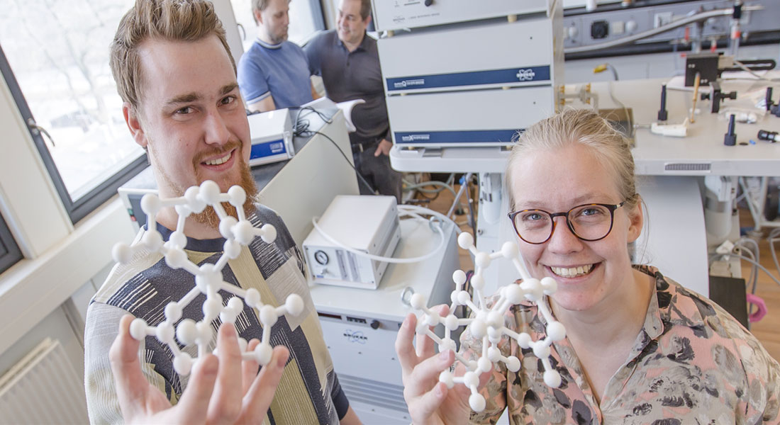 PhD student Mikkel Agerbæk Sørensen from the Department of Chemistry and Postdoc Ursula Bengård Hansen 