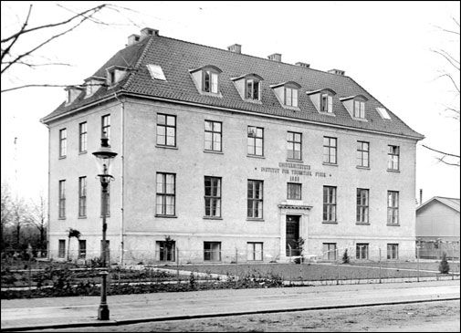 Newly build Niels Bohr Institute in 1921