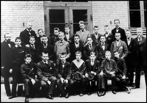Gruppebillede af klassen på Gammeholms Latin- og Realskole fra 1901