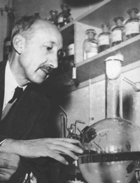 Hevesy wearing a suit in the laboratory. 