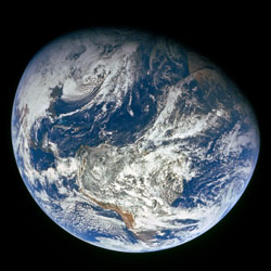 Billede taget fra Apollo 8 i 1968. Billedkilde: NASA