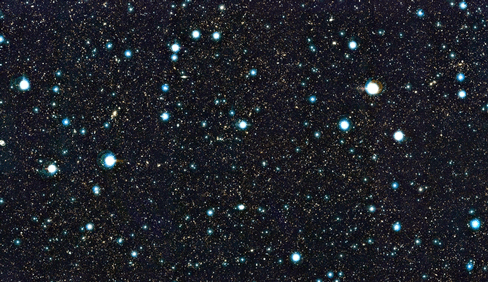 Stjernehimmelen med fjerne galakser