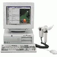 Ældre computer med måleapparat 