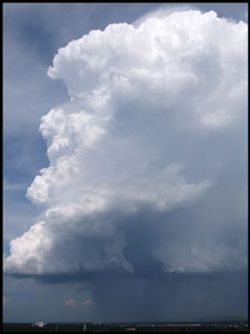 Eksempel på "convective events" i Tyskland. (Foto: Bernhard Mühr, www.wolkenatlas.de)