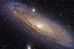 Stjernestrøm i Andromeda-satellitgalakse viser kosmisk sammenstød