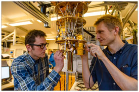 Thomas Sand Jespersen and Peter Krogstrup with a cryostat 