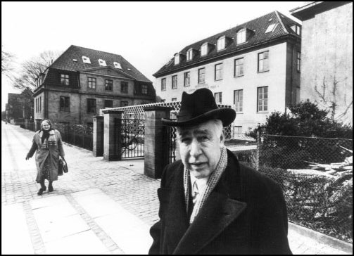 Niels Bohr in front of Institute for Theoretical Physics in 1957