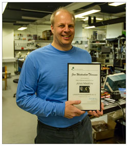 Jan Thomsen with the diploma following the award